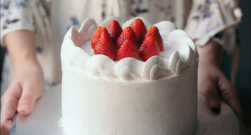 Khám Phá Vẻ Đẹp Và Hương Vị Của Bánh Kem: Món Ngon Dành Cho Mọi Dịp ( Nguyễn Hồng Huệ )