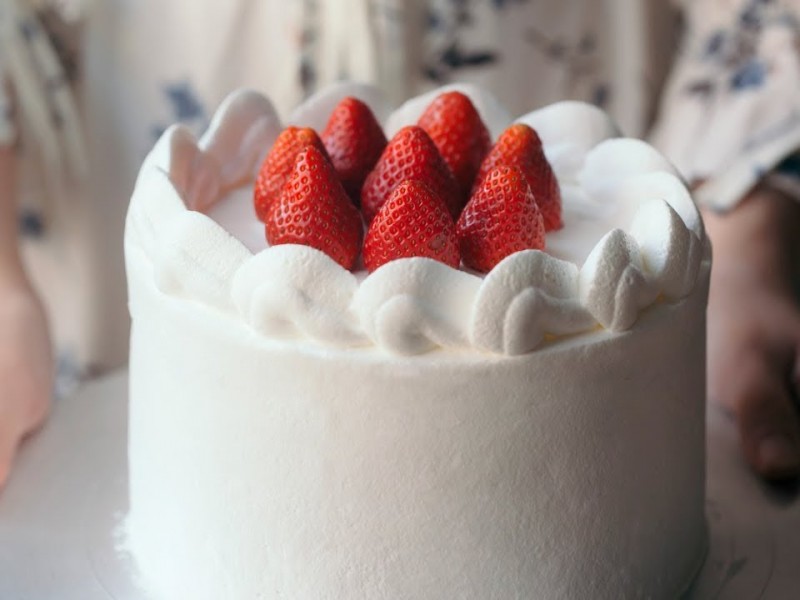 Khám Phá Vẻ Đẹp Và Hương Vị Của Bánh Kem: Món Ngon Dành Cho Mọi Dịp ( Nguyễn Hồng Huệ )